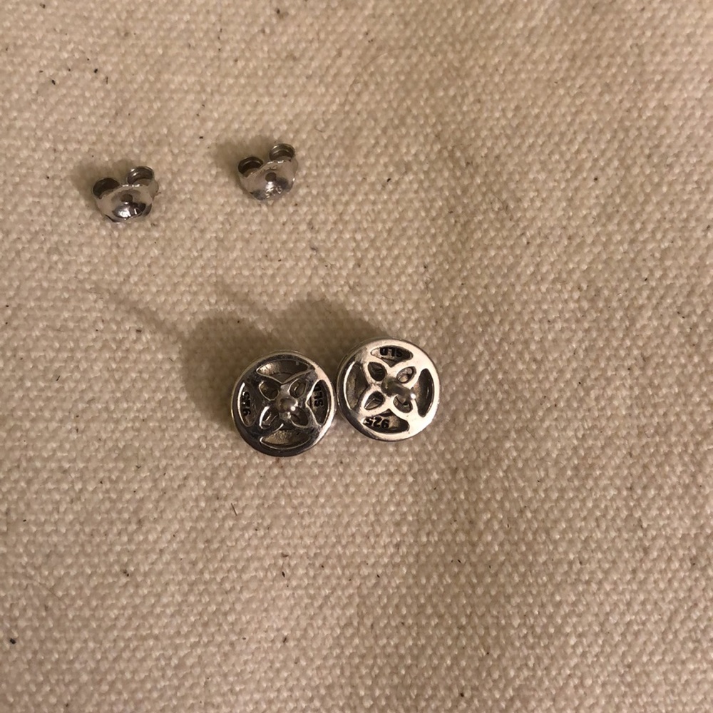 💎 1/10 ct. t.w. Double Halo Diamond Earrings Set in Sterling Silver - Picture 11 of 14